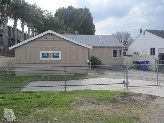 3rd image of 15734 Saticoy St
