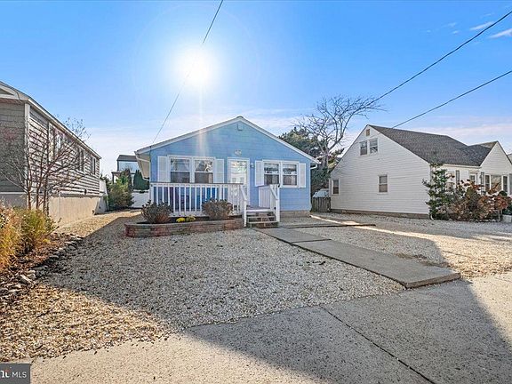 3rd image of 218 11th St