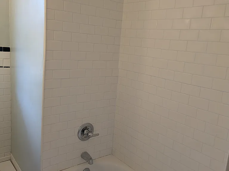 2825 Glenmore Ave — Photo 9