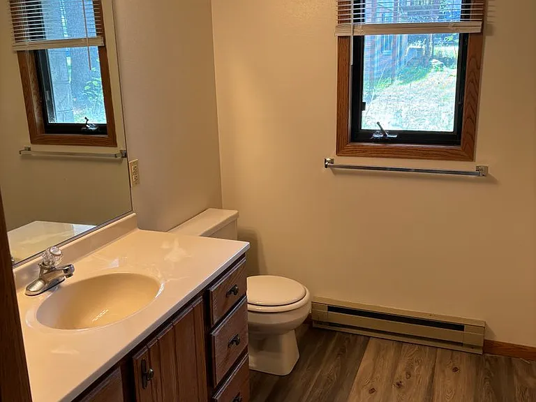 653 Brooks Pl — Photo 5
