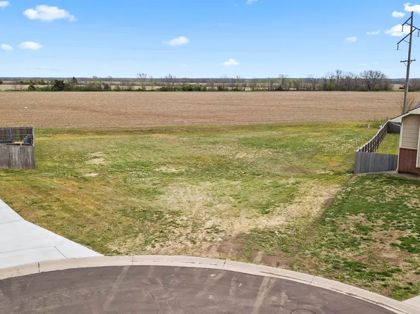 1037 Bedell Ct, Augusta, KS 67010