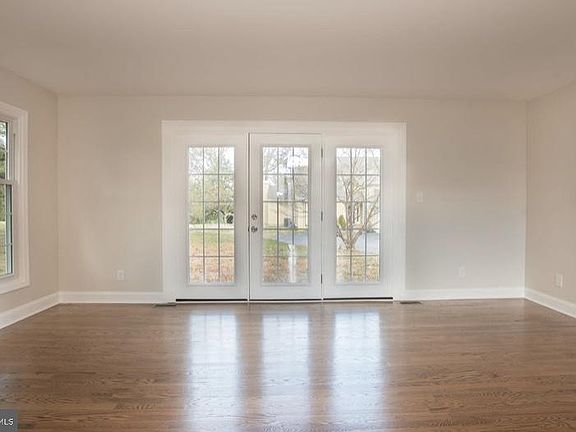 5th image of 3007 W 6th St