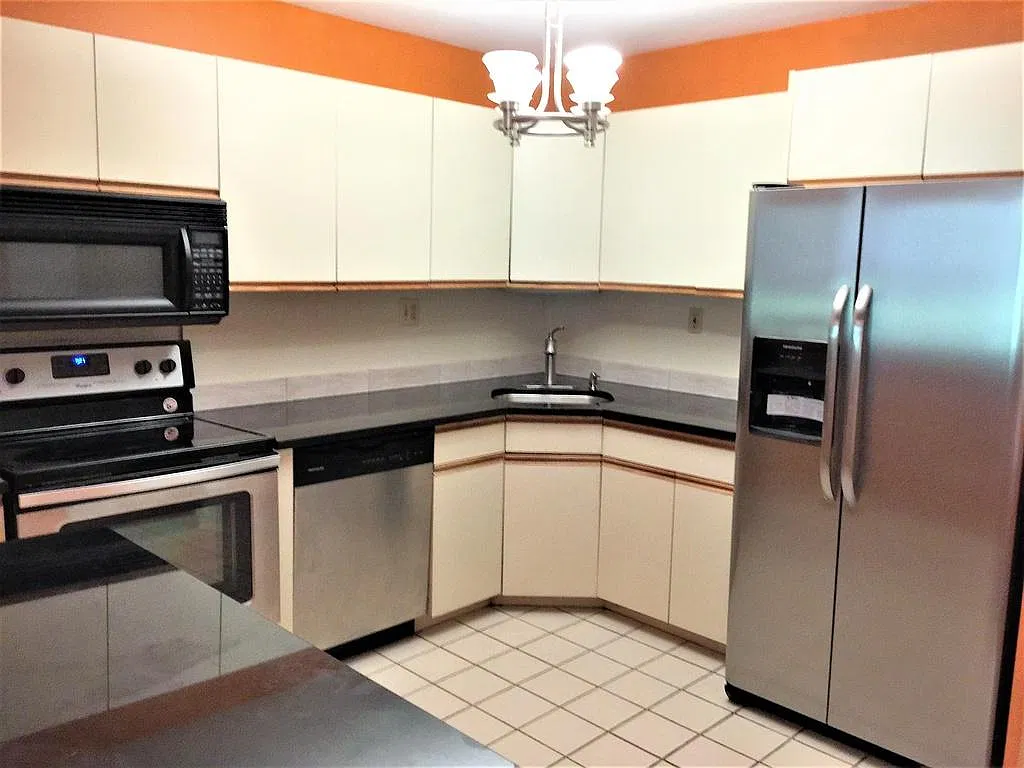 3 bed, 2.5 bath, 1588 sqft, $3,350 — Photo 3