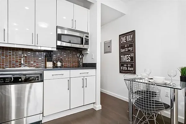 Rented by REAL New York | media 11