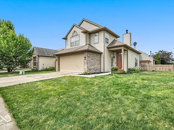 2nd image of 5764 Laurel Oak Pl