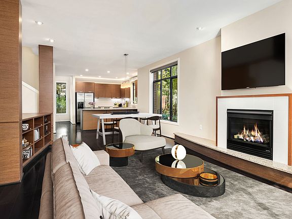 5th image of 10410 NE 12th St Unit 106