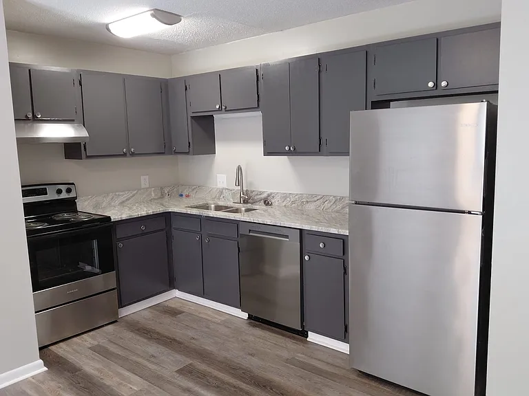 Maple Ridge Apartments — Photo 11