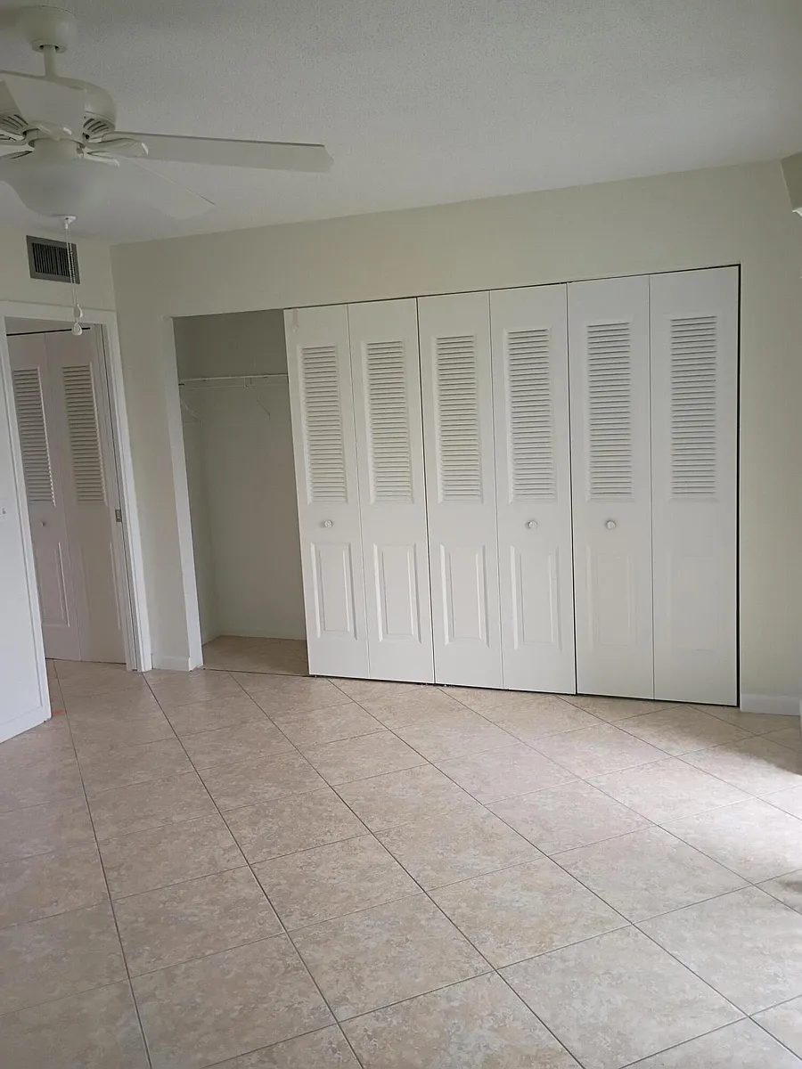 Building Photo - 209 Camden E #209