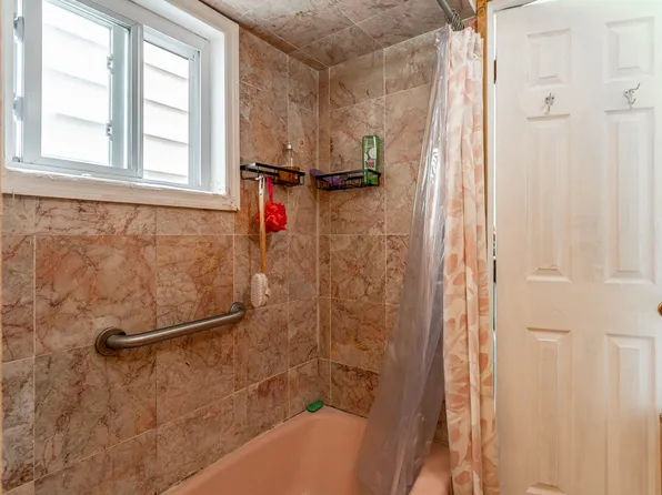 31 Crescent Avenue image 24 of 42