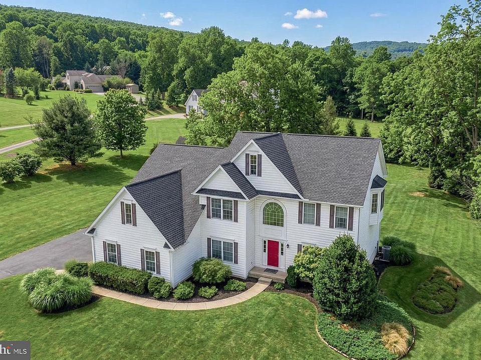 1st image of 833 Stonybrook Ln