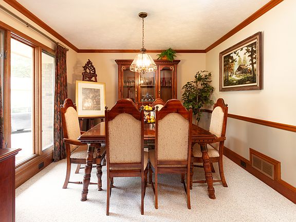 5th image of 3798 Cotswold Dr