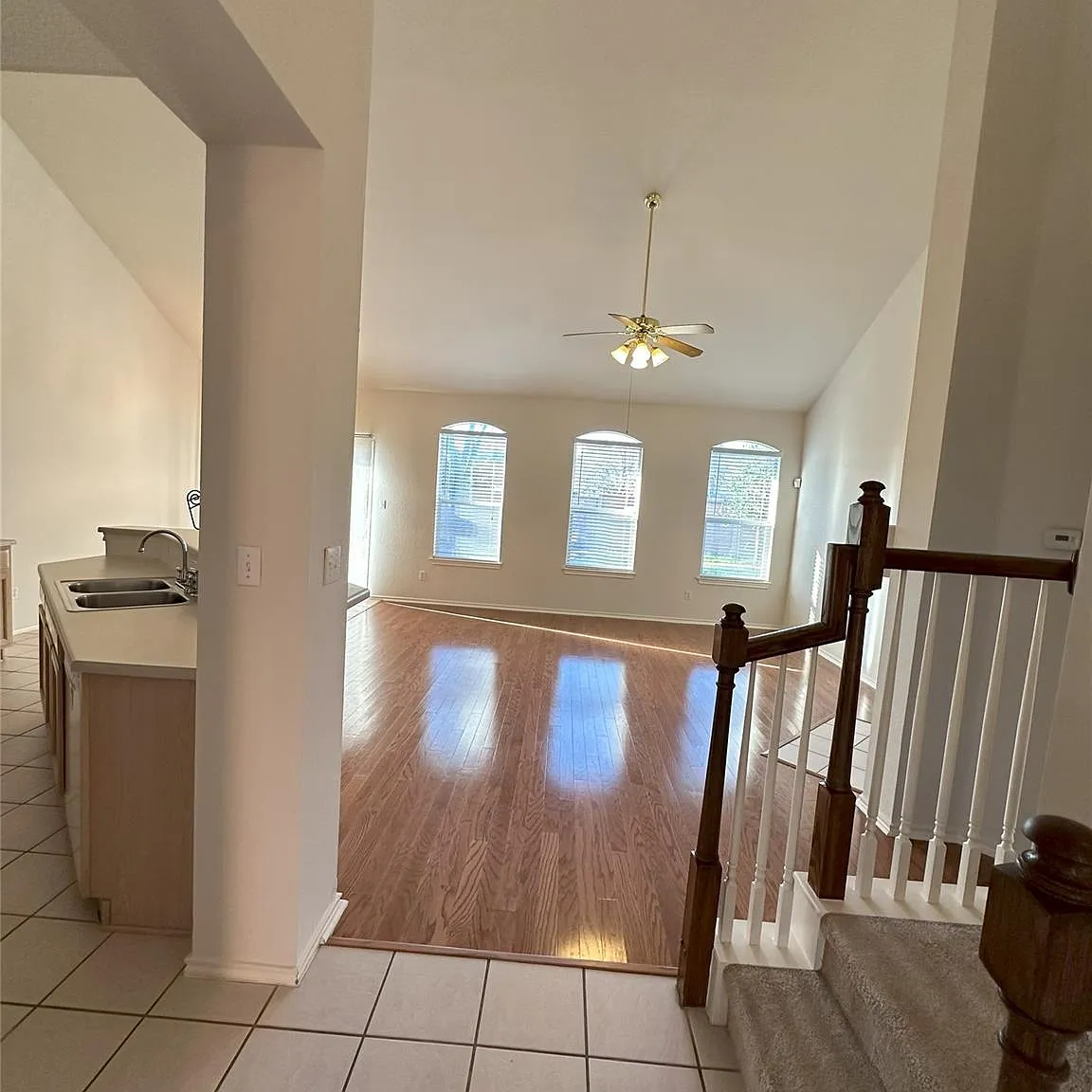 4 bed, 2.5 bath, 2405 sqft, $2,250 — Photo 4