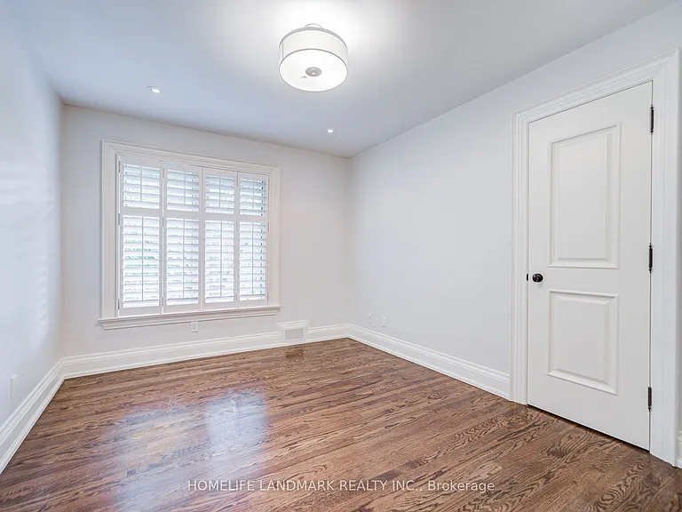 102 Stratford Cres — Photo 19