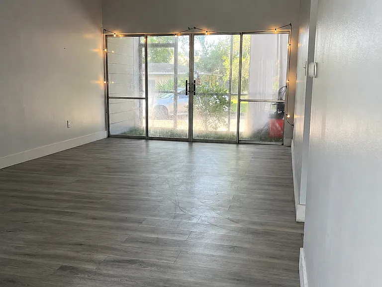 1014 E South St #5 — Photo 3