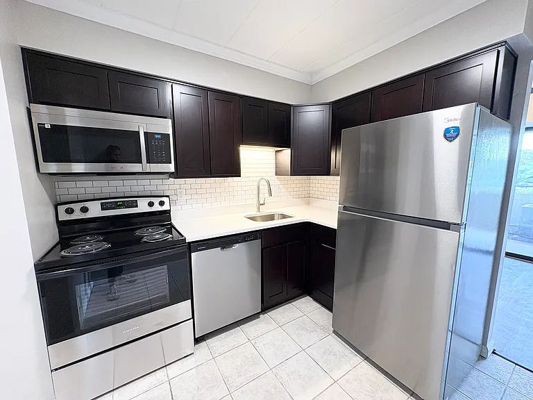 1-Bedroom W/ Balcony
