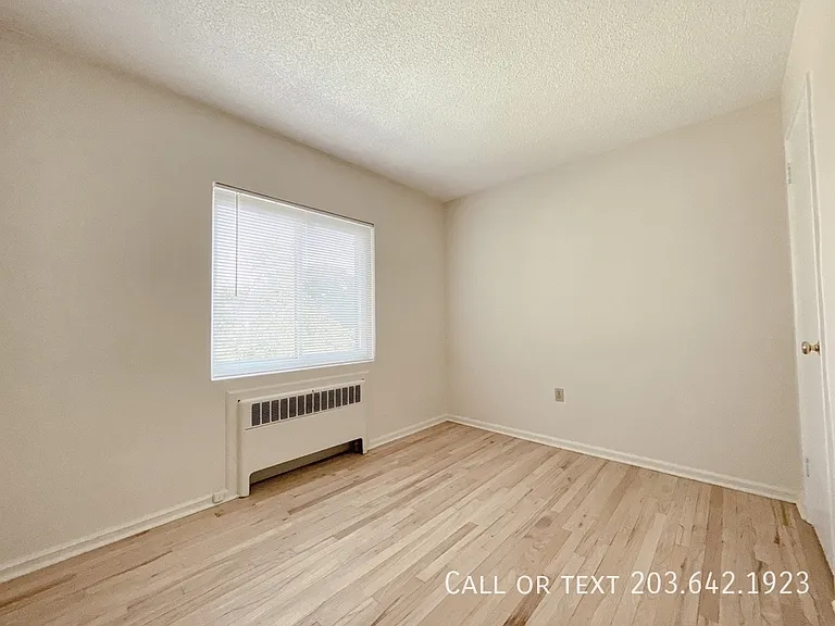 570 Whitney Ave — Photo 9