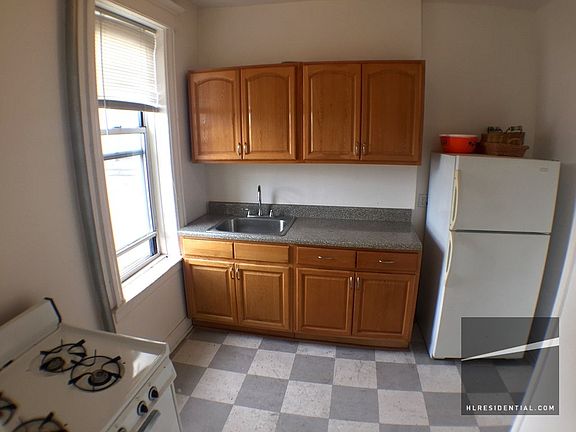 2nd image of 2532 23rd St