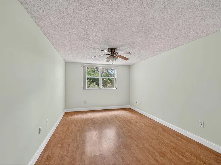 8373 Lake Dr #307 — Photo 9