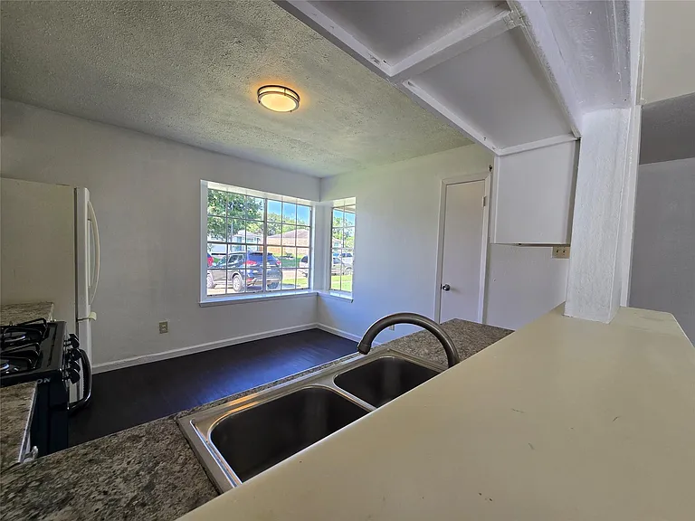 5543 Ambern Dr — Photo 6