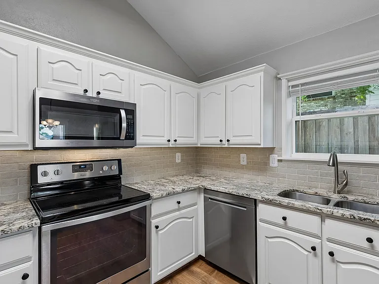 8109 Wharf St — Photo 10