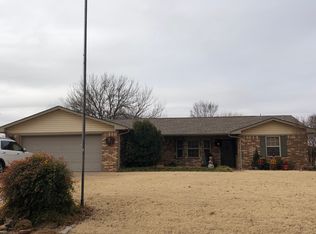 208 Randolph Rd, Clinton, OK 73601
