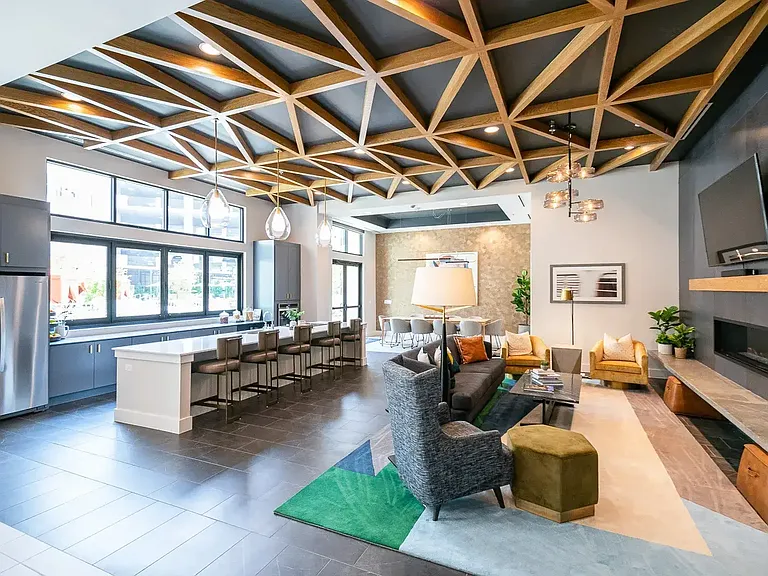 Isaac Apartments — Photo 8