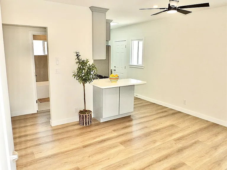 61 W Louise St #A — Photo 12
