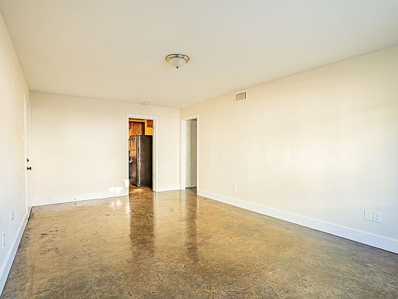 4th image of 1944 Philip St #1A