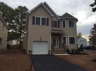 2 Gateway Ave, Iselin, NJ 08830