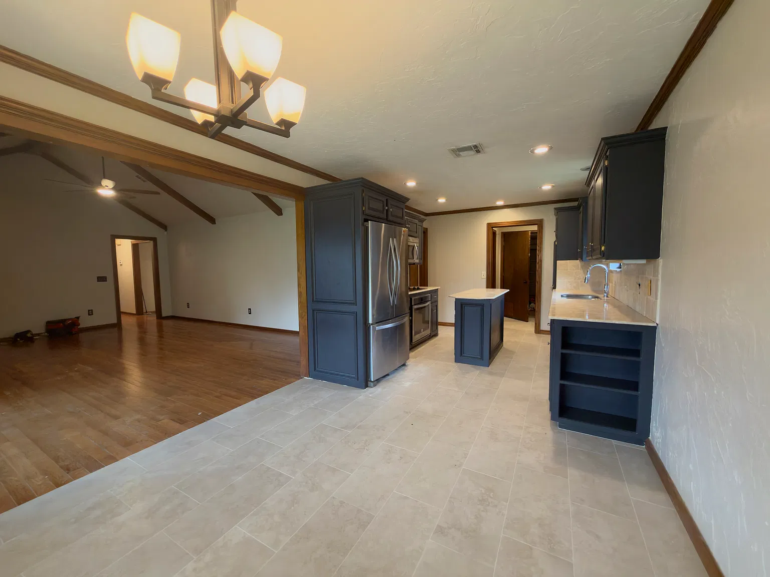4 bed, 2.5 bath, 2138 sqft, $1,975 — Photo 3
