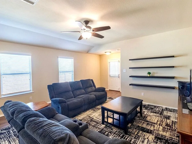 1407 Pampa Grass Dr — Photo 6