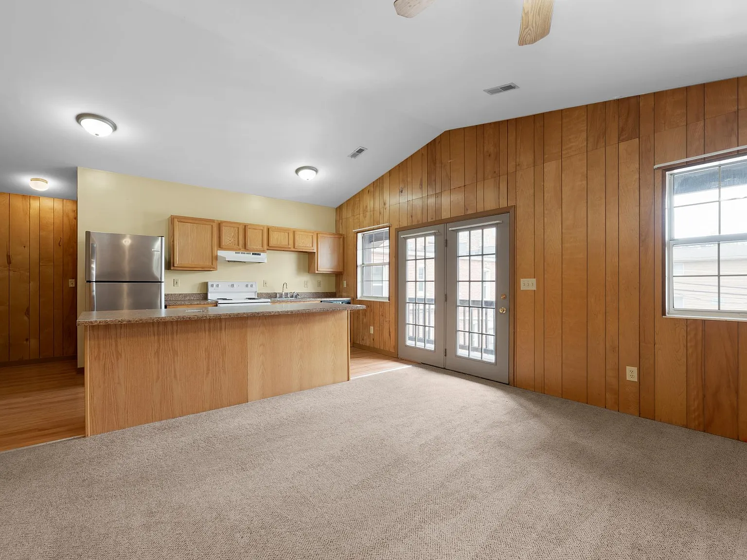 4 bed, 1200 sqft, $2,695 — Photo 2