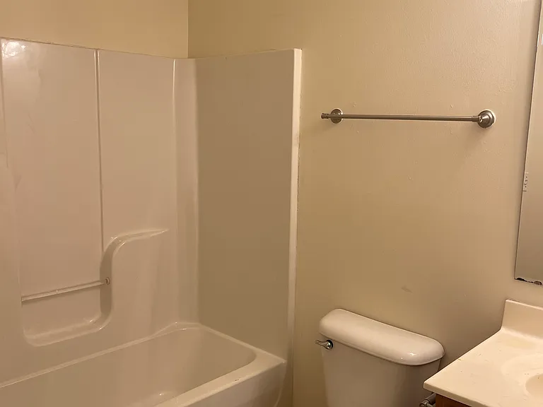 404 Henry Dr — Photo 9