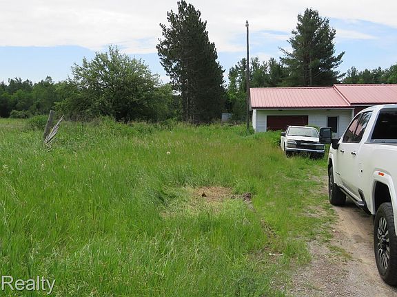 2nd image of 20661 Hackett Lake Hwy