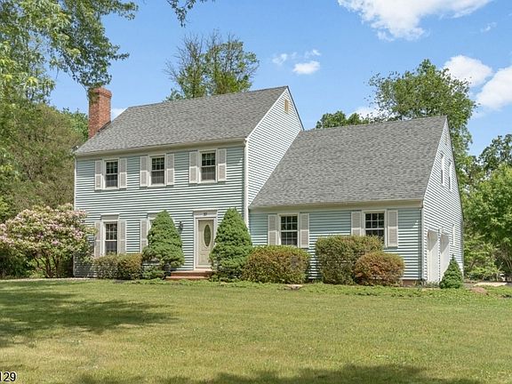 2nd image of 27 Tall Cedar Ct