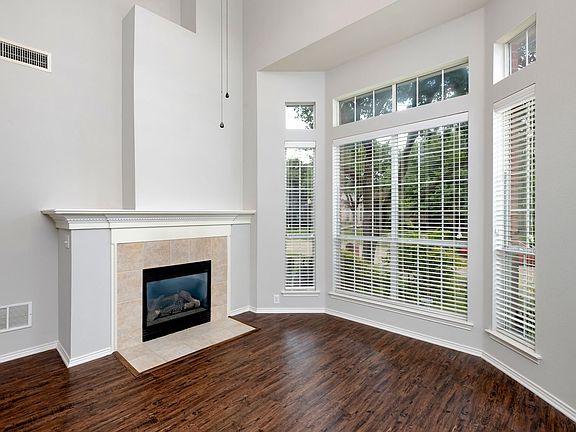 4th image of 11517 Chaucer Dr