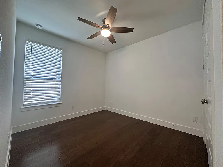 2609 Chevy Chase Dr — Photo 29