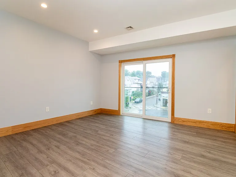 411 Adams St #3 — Photo 8