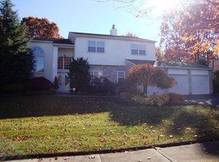 9 English Ivy Ln, Lake Grove, NY 11755