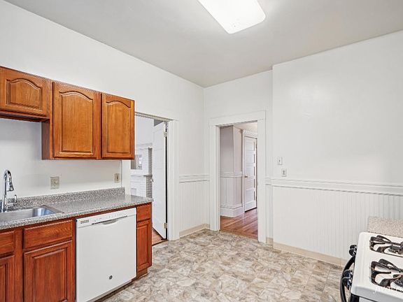 4th image of 610 Ashbury St #606K