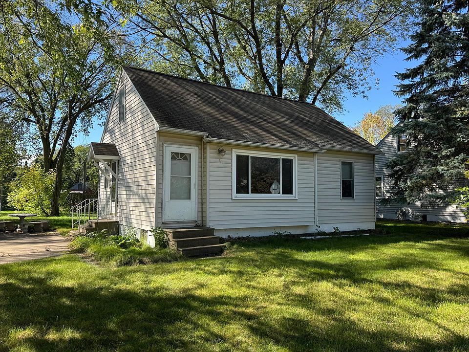 1st image of 1 Pine Dr