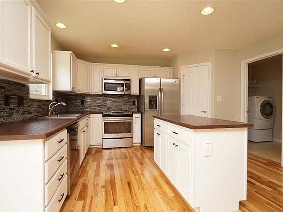 3rd image of 4673 Oakview Ct