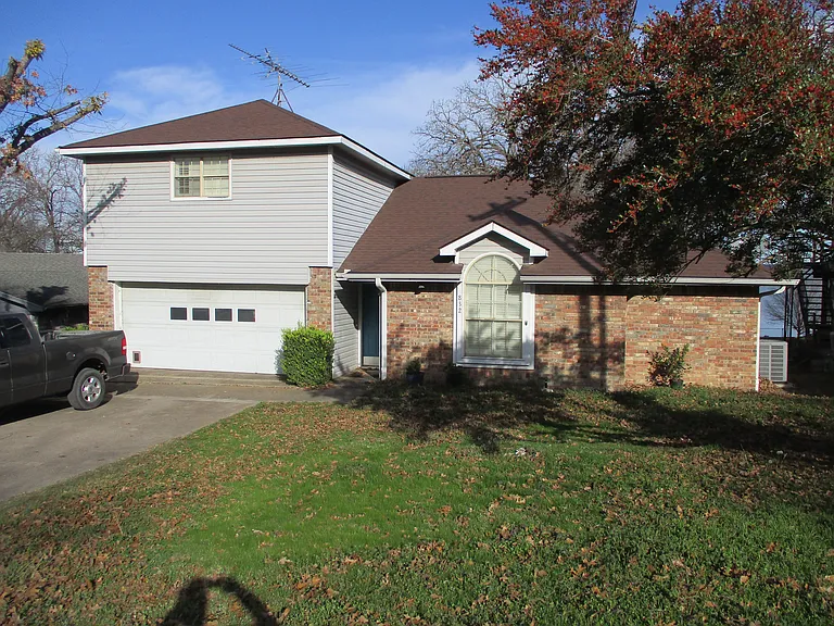 832 Shoreline Dr — Photo 9