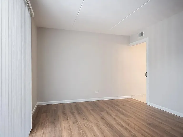 6040 Lake Bluff Dr #402 — Photo 8