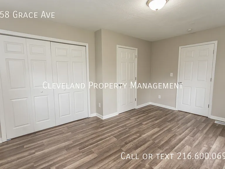 558 Grace Ave — Photo 16
