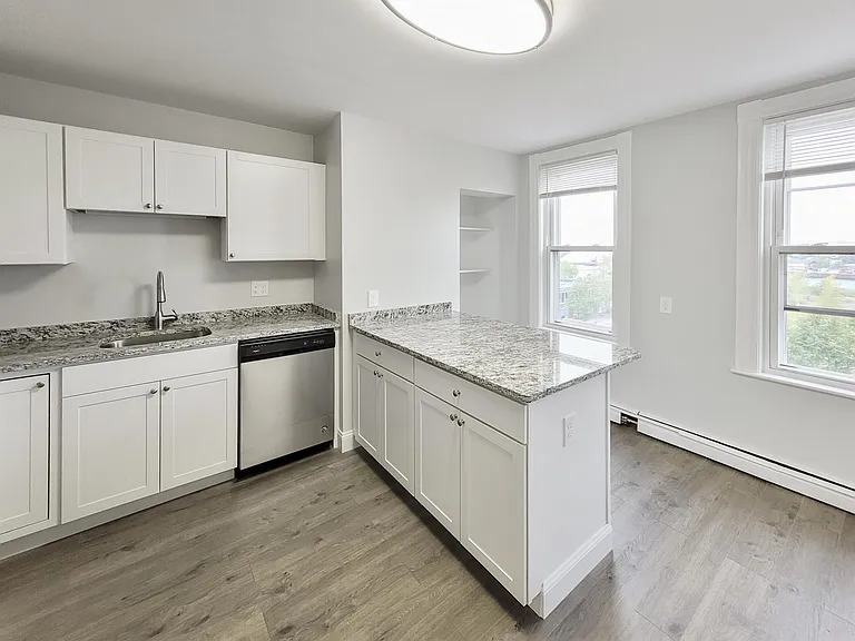 114 Falcon St #3 — Photo 4