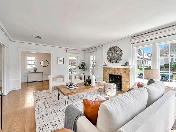 4th image of 230 San Fernando Way