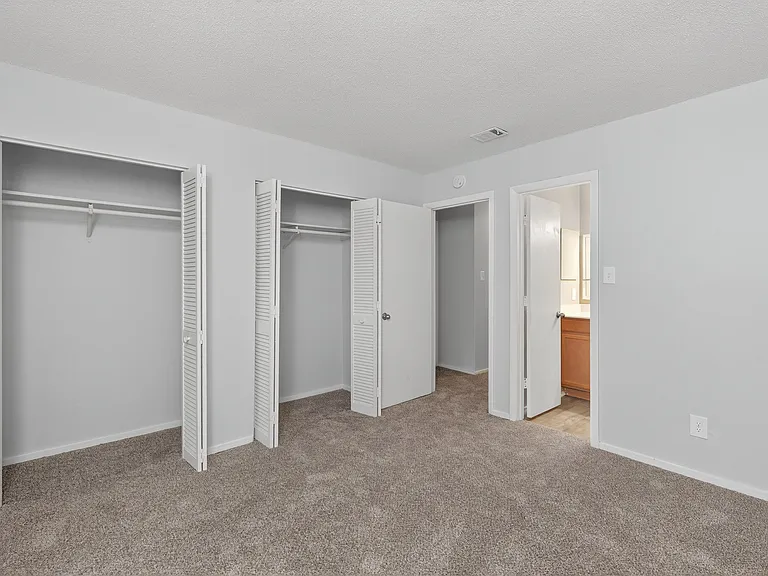 Sawbranch Apartments — Photo 61