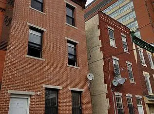 1431 W Tioga St Photo 1