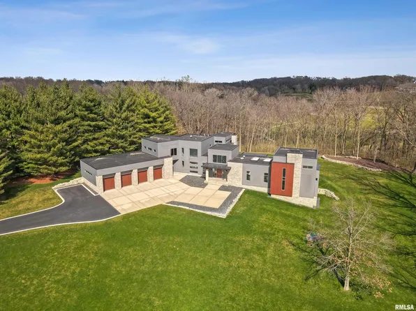 18503 Wells Ferry Rd, Bettendorf, IA 52722